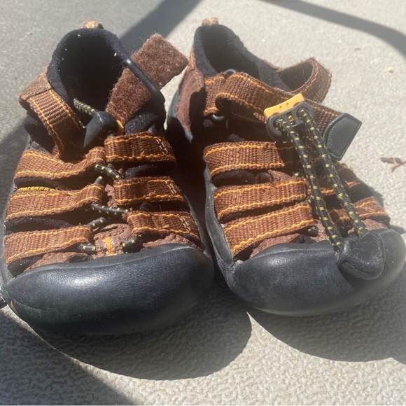 Keen Kids' Brown and Black Outdoor Sandals size 7 - Picture 1 of 2